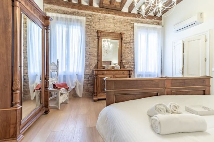 Holidu_RivaDegliSchiavoniBoutiqueApartment_Venedig_ID50042701_Schlafzimmer